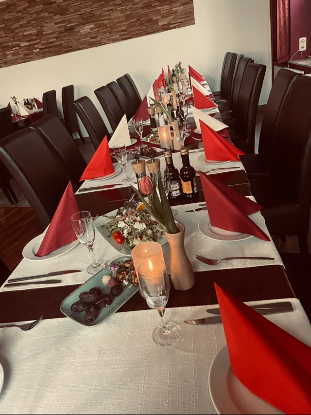 Festlich gedeckter Tisch im Venezia – 11. September 2026